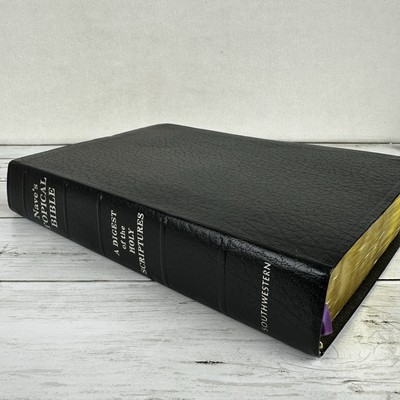 Naves Topical Bible A Digest of the Holy Scriptures Indexed 1962 Southwestern-image