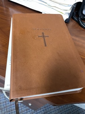 Super Giant Print Bible NKJV Imitation Leather Largest Print 16 point PRE-OWNED-image