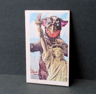 Menko Monster Tourists - Wordlice at statue of liberty Trading Card Yokopro 1972-image