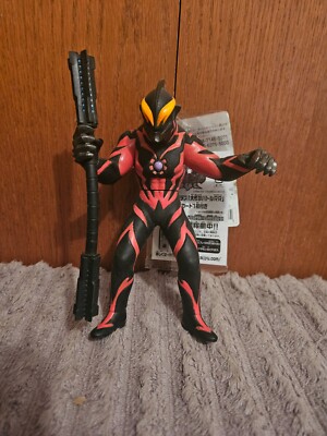 ultraman berial battorizer bandai figure. With card.-image