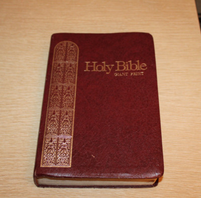 Holy Bible KJV Giant Print Reference Concordance Red Letter Nelson 883BG 1976-image