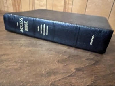 The Access Bible New Revised Standard Version Black Leather 1999 Study Bible-image
