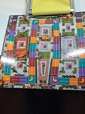 1998 MILTON BRADLEY GODZILLA 3-D BOARD GAME Replacement Game Board pre-owned-image