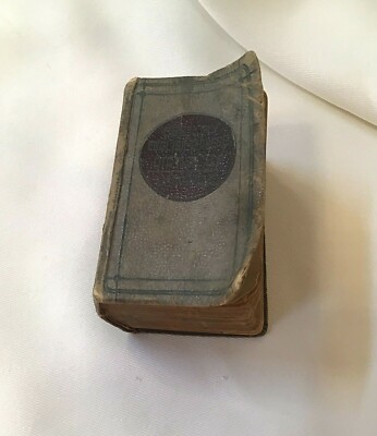 Vintage Century English Chinese Dictionary Unabridged Pocket Size Book-image