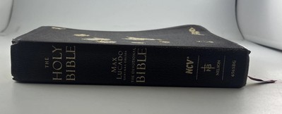 Holy Bible - Max Lucado The Devotional Bible NCV Nelson 6565BG Bonded Leather-image