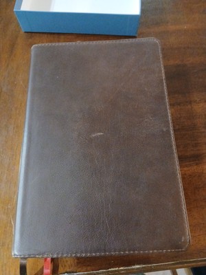 Holman CSB Giant Print Reference Bible Genuine Leather-image