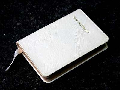 1946 KJV  NT 4.5 Inches Pocket White Holy Bible / Small Collins Clear Type Press-image