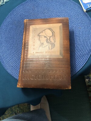 Vintage Book. 1944 The New Modern Encyclopedia Library World Knowledge-image