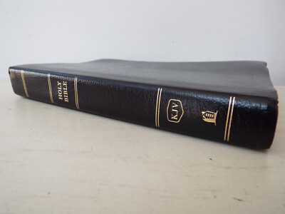 Holy Bible KJV Reference Red Letter Edition Giant Print Black Faux Leather-image