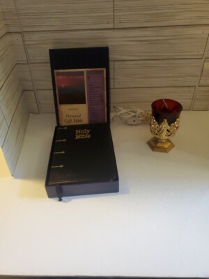 Vintage Thomas Nelson New American Bible  Black Leather/ Prayer Lamp -image