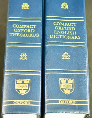 Compact Oxford English Dictionary & Thesaurus by Oxford Press 2 volumes -image