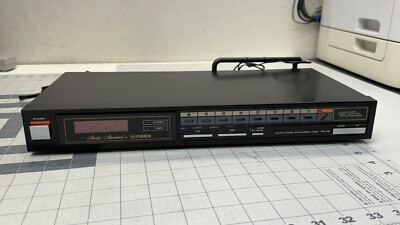 Vintage Fisher FM-39 AM/FM Stereo Synthesizer Tuner Studio Standard WORKS GREAT-image