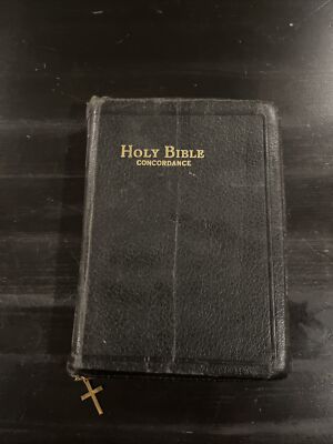 Holy Bible Red Letter Concordance Revised Standard Version ZIP BINDER World-image