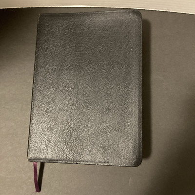 The MacArthur Study Bible by John MacArthur Black  Bonded Leather gold edges-image