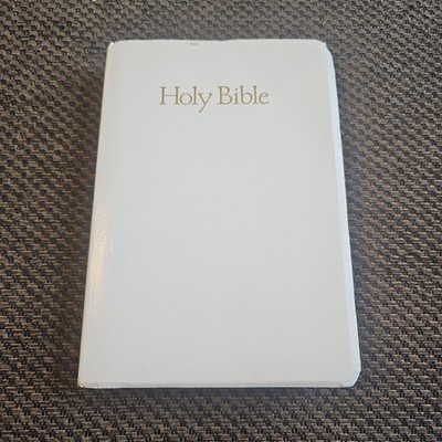 Holy Bible King James Version Red Letter EditionWhite Leather Soft Cover 8x5 1/2-image