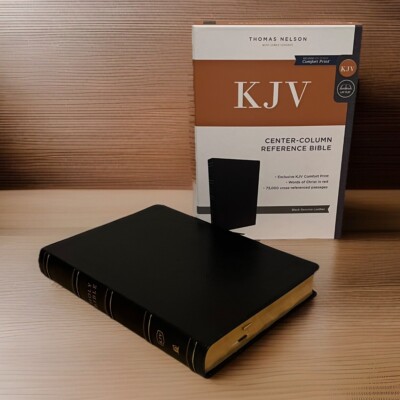 KJV Holy Bible: Center-Column Reference, Genuine Leather BLK, Red Letter Edition-image