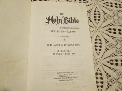 THE HOLY BIBLE REFERENCED GIANT PRINT KING JAMES VERSION *Excellent Condition*-image