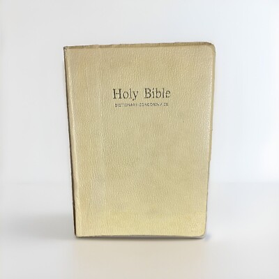Holy Bible KJV Red Letter Concordance Dictionary Nelson 1970 White Cream Cover-image