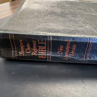 Thompson Chain Reference Bible | Leather | 1983 NIV Red Letter |  Zondervan-image