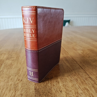 KJV Holy Bible Hand Size Large Print Reference Bible 2010 Holman Brown Duotone -image