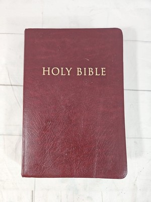 Holy Bible New King James Version Giant Print Center Column Red Cover Edition-image
