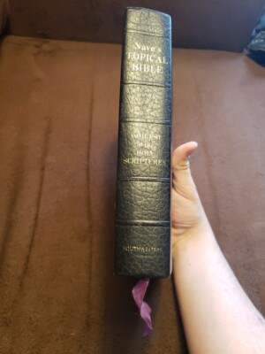 Naves Topical Bible A Digest of the Holy Scriptures Indexed 1962 Southwestern-image
