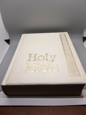  KJV Bible 1968 Off-White Padded Cover Family Reference/Red Letter Edition -image