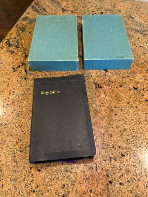 Vintage Holy Bible, , KJV Self Pronouncing John Winston 1943 clean-image