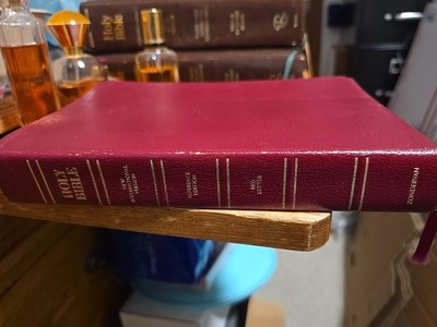 Holy Bible NIV Leather Red Letter Reference Edition 1988 Zondervan Red Leather-image