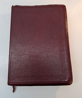 The New Chain Reference Bible Thompson BB Kirkbride Co. Red Leather Cover-image