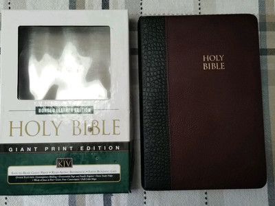 KJV  | Giant Print Bible | Bonded Leather Edition | Red Letter | Like New-image