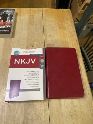 NKJV Personal Size Giant Print Reference Bible Nelson Red Letter Leathersoft-image