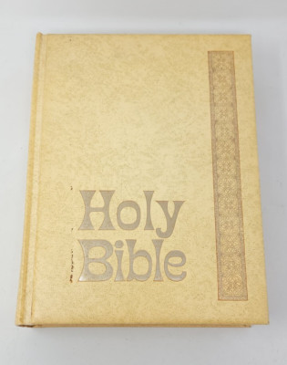 Vintage KJV Bible Off-White Padded Cover Family Reference/Red Letter Edition-image