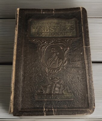 WEBSTERS 1934 DICTIONARY LEATHER GEOGRAPHICAL HIGH SCHOOL COLLEGIATE EDITION-image