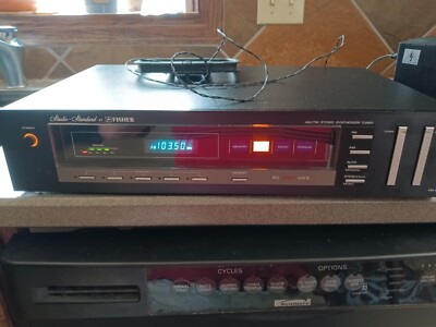 Vintage Fisher Studio Standard Tuner. FM-600-image