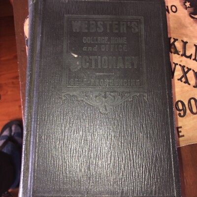 VINTAGE WEBSTERS COLLEGE HOME AND OFFICE DICTIONARY 1929 SELF-PRONOUCING -image