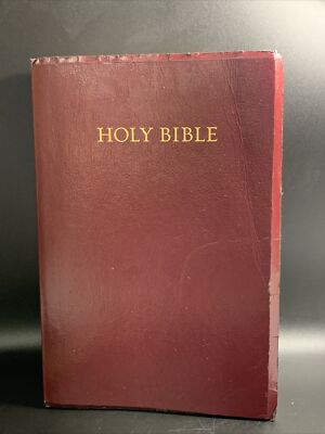 Holy Bible New King James Version Giant Print Center column reference edition 94-image
