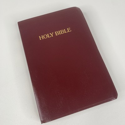 GIANT Print Holy Bible NKJV New King James Version Red Letter Thomas Nelson-image