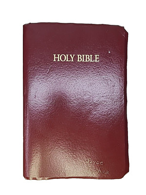 Nelson Regency Holy Bible NKJV 991BG Giant Print Reference Center Column Red-image