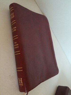 THE HOLY BIBLE: UltraThin Large Print Reference Bible - New American Standard-image