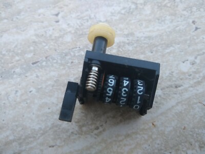Fisher CR-4025 Stereo Cassette Deck Used parts. Tape Meter Counter-image