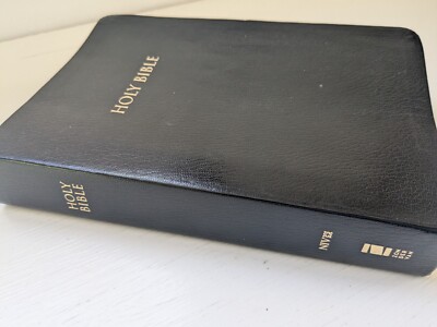 NIV Giant Print Reference Bible Black Leather Look - Ex Cond.  Clean 2011 Index-image