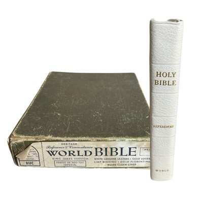 The Holy Bible KJV Reference Edition World Publishing Company Self-Pronouncing-image