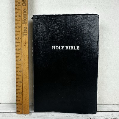 Holy Bible KJV Red Letter Edition Thomas Nelson 2016 Black Gift & Award Bible-image