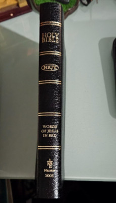 1988 nelson 5005  NJKV HOLY BIBLE  reference edition  black leather-image