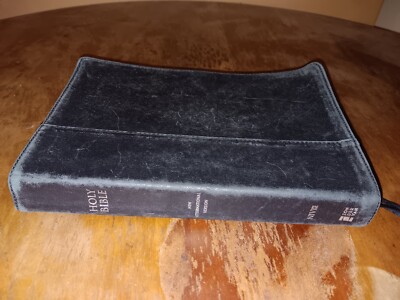 Zondervan NIV Thinline Large Print Reference Bible 2011 Black Premium Leather-image
