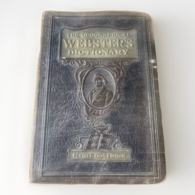 Rare Leather Book THE GEOGRAPHICAL WEBSTER'S DICTIONARY Revised 1935 ED. Chicago-image