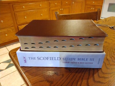 NKJV Scofield Study Bible  LARGE PRINT  Burgundy Bonded Leather thumb indexed-image