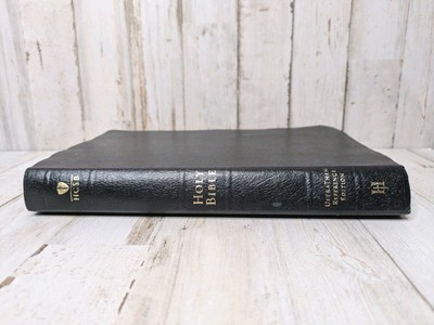 2004 HCSB Ultrathin Reference Bible, Black Bonded Leather by Holman RL Edition-image