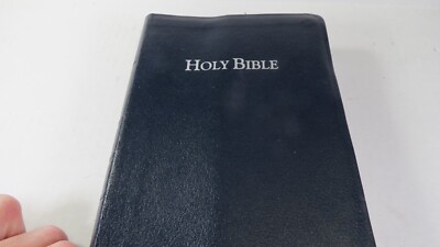 HOLY BIBLE NEW KING JAMES VERSION RED LETTER EDITION LEATHER VGC NAME INSIDE-image
